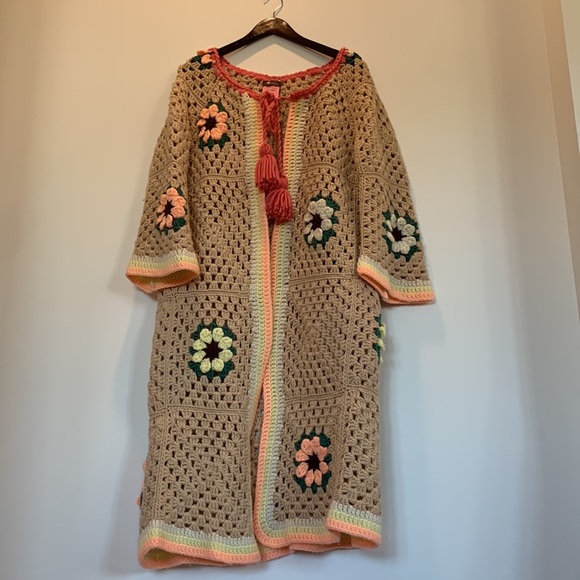 Crocheted long cardigan dress with flowers - Picture 10 of 16